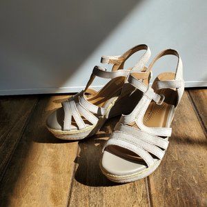 Clark's-ZIA REIGN SAND SABLE in Size 7 US MEDIUM